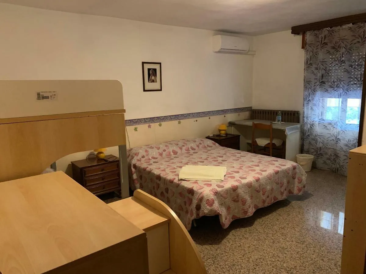 Camere Solidea Veronella Italy